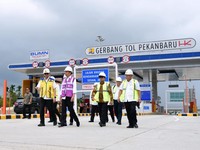 Segera Dibuka, Jokowi Tinjau Proyek Tol Pekanbaru-Dumai