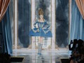 FOTO: Moschino: Obsesi Marie Antoinette, Kue, dan Fashion