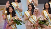 Selain mencari pemenang utama, ajang Miss Indonesia 2020 juga memberikan penghargaan Miss Persahabatan untuk finalis asal Nusa Tenggara Barat Audrey Formoza dan Miss Favorit untuk finalis asal Aceh Arifia Maulidia. (ANTARA FOTO/M Risyal Hidayat/aww)