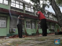 Modal Cangkul, Guru SD Dapat Harta Karun Miliaran di Halaman Sekolah