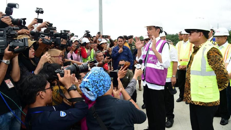 Jokowi menerima delegasi Tony Blair Institute for Global Change serta Founder & CEO Softbank Masayoshi Son