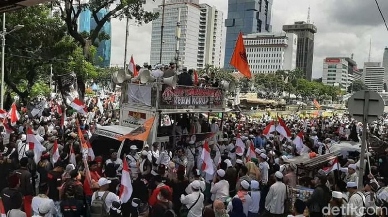 Aksi 212 dilakukan oleh Persaudaraan Alumni (PA) 212 dengan tema 'Berantas Mega Korupsi Selamatkan NKRI'.