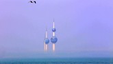 Kabut menyelimuti Menara Kuwait di Kuwait City. (Photo by YASSER AL-ZAYYAT / AFP)