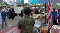 Pedagang Menanti Cuan di Aksi 212 Pedagang Menanti Cuan di Aksi 212