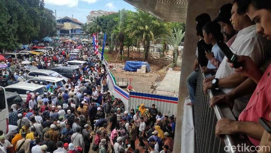 Aksi 212 dilakukan oleh Persaudaraan Alumni (PA) 212 dengan tema 'Berantas Mega Korupsi Selamatkan NKRI'.
