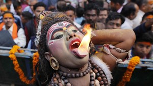 FOTO: Memuja Dewa Siwa dalam Festival Maha Shivaratri