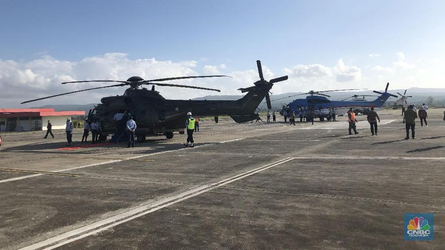 Kepala Negara beserta rombongan terbatas lepas landas dengan menggunakan helikopter berjenis EC-725 AP/Caracal