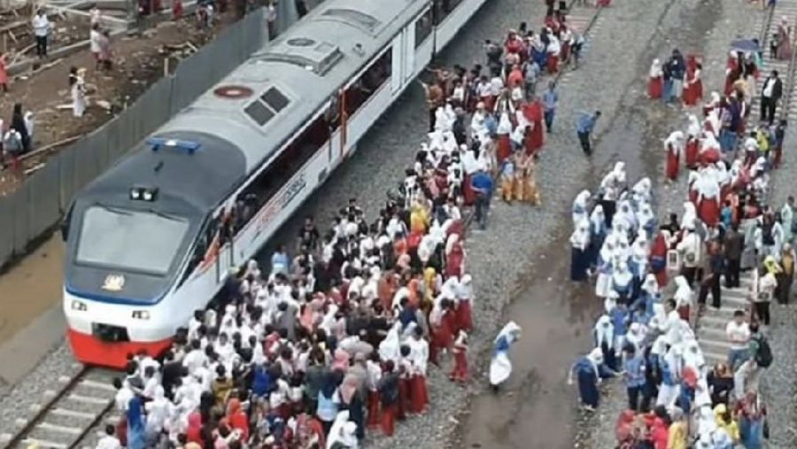 Kereta Api (Ivan Haniv via Instagram Ridwan Kamil)