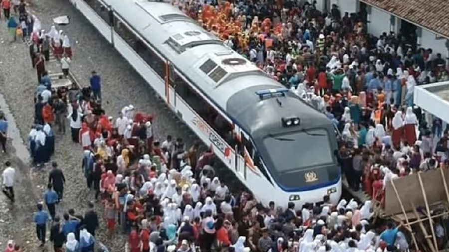 Kereta Api (Ivan Haniv via Instagram Ridwan Kamil)