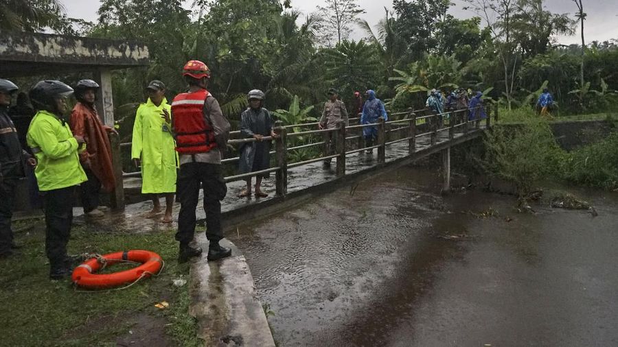 Lima orang meninggal dunia dalam peristiwa tersebut.