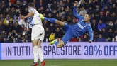 Cristiano Ronaldo melakukan tendangan akrobatik saat melawan SPAL di Stadion Paolo Mazza pada lanjutan Liga Italia. (Filippo Rubin/LaPresse via AP)
