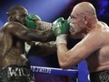 FOTO: Tyson Fury Menang TKO di Hadapan Mike Tyson