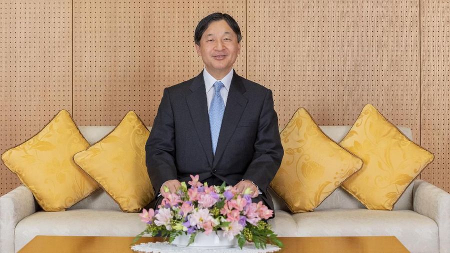 Perayaan hari ulang tahun Kaisar Naruhito yang pertama kali digelar untuk publik terpaksa dibatalkan karena khawatir penyebaran penyakit akibat Covid-19.