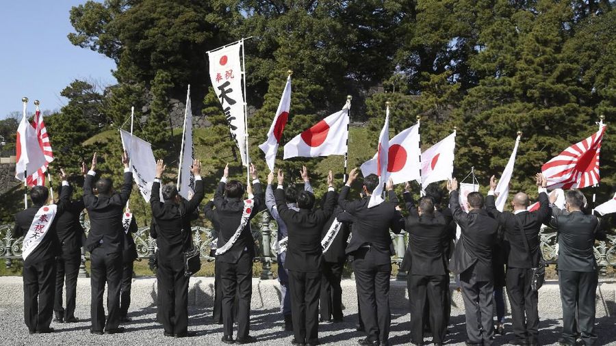 Perayaan hari ulang tahun Kaisar Naruhito yang pertama kali digelar untuk publik terpaksa dibatalkan karena khawatir penyebaran penyakit akibat Covid-19.