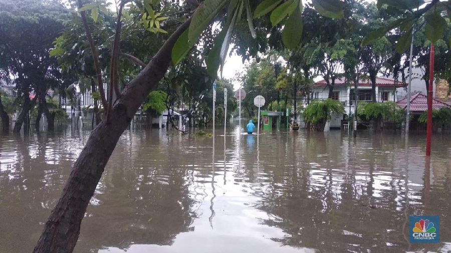 Hujan deras yang mengguyur Jakarta sejak Sabtu (22/2) malam mengakibatkan banjir di sejumlah titik.