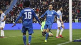 Cristiano Ronaldo merayakan gol bersama Juan Cuadrado. Ronaldo untuk kali ke-11 beruntun mencetak gol untuk Juventus. (Filippo Rubin/LaPresse via AP)