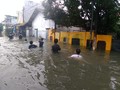 Banjir Satu Meter, Warga Cakung Timur Mengungsi
