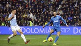Cristiano Ronaldo mencetak gol pertama Juventus pada menit ke-39 usai menerima umpan silang Juan Cuadrado. (Filippo Rubin/LaPresse via AP)