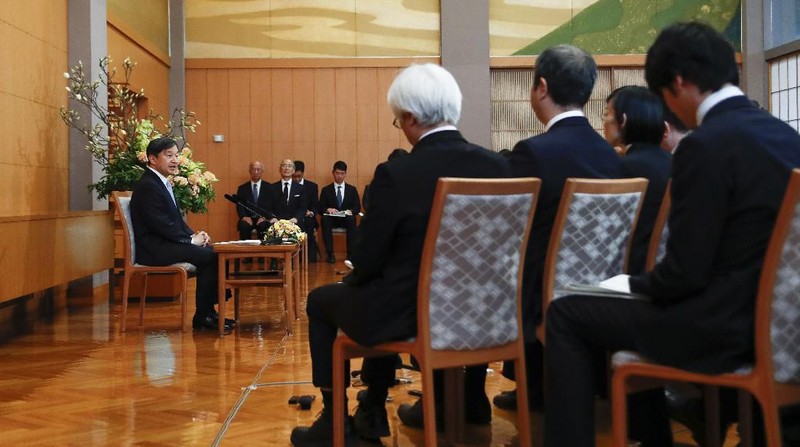 Perayaan hari ulang tahun Kaisar Naruhito yang pertama kali digelar untuk publik terpaksa dibatalkan karena khawatir penyebaran penyakit akibat Covid-19.