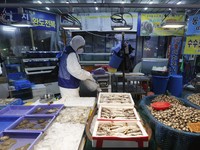 Korsel Darurat Corona, Pasar di Seoul Diguyur Disinfektan