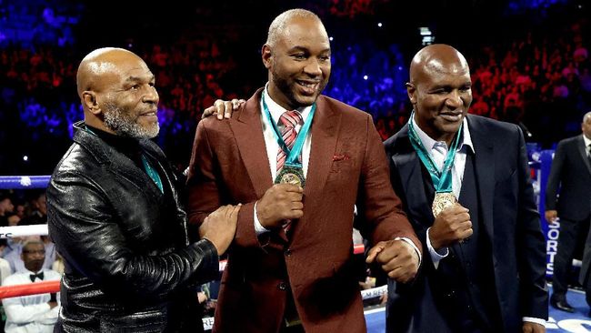 Holyfield Benarkan Negosiasi Lawan Tyson Sedang Berjalan