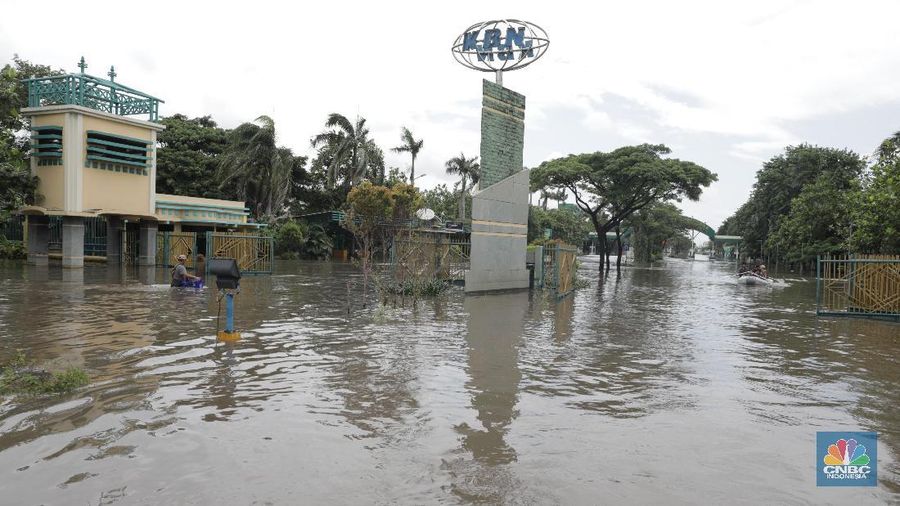 Kawasan Berikat Nusantara (KBN) terkepung banjir antara 30 sampai 60 cm, atau maksimal setinggi paha orang dewasa.