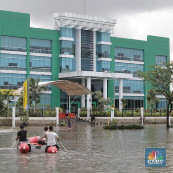 Terendam Banjir, KBN Cakung Tetap Beroperasi