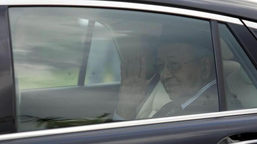 Mahathir yang kini menjadi perdana menteri sementara mengatakan pemimpin pemerintahan akan dipilih parlemen 2 Maret nanti.
