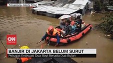 VIDEO: Banjir di Jakarta, Petugas Evakuasi 2 Bayi