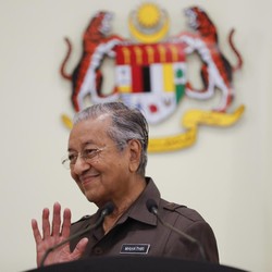 Malaysia Memanas, Kala Mahathir Dipecat dari Partai Sendiri