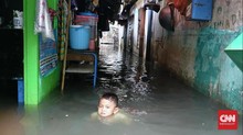 Banjir Masih Genangi Rumah Warga di Pegangsaan Dua Jakut