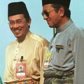 Drama Malaysia: Mahathir Mundur, Mahathir PM Sementara