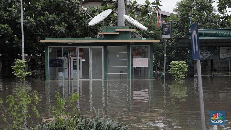 Kawasan Berikat Nusantara (KBN) terkepung banjir antara 30 sampai 60 cm, atau maksimal setinggi paha orang dewasa.