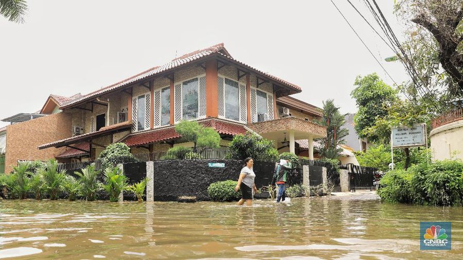 Akibat intensitas hujan yang tinggi, kawasan perumahan ini terendam banjir sejak kemarin.