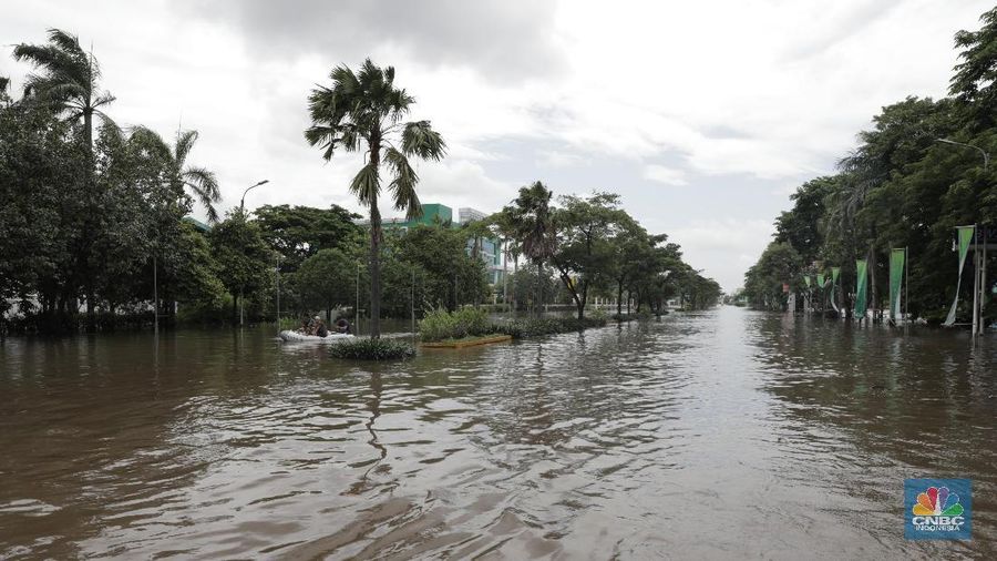Kawasan Berikat Nusantara (KBN) terkepung banjir antara 30 sampai 60 cm, atau maksimal setinggi paha orang dewasa.