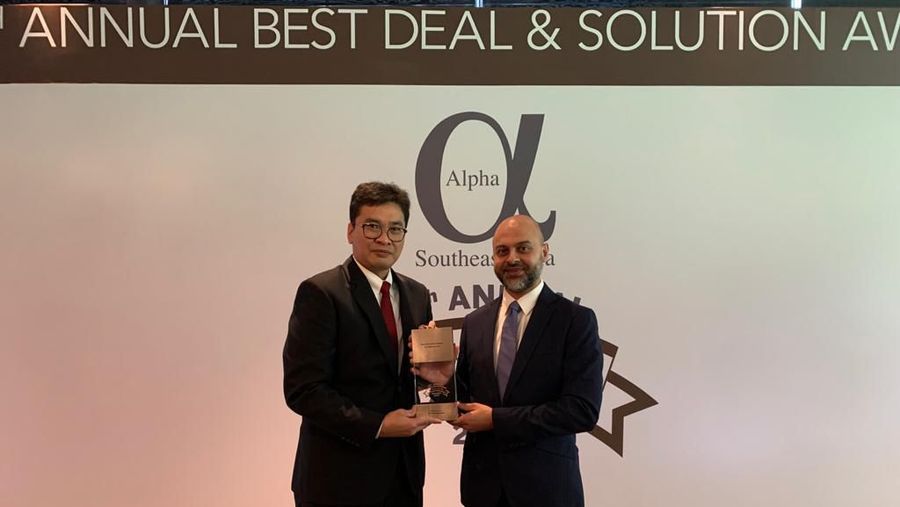 PT Bank Negara Indonesia (Persero) Tbk (BNI) menerima penghargaan 13th Annual Best Deal & Solution Awards dari Alpha Southeast Asia.
