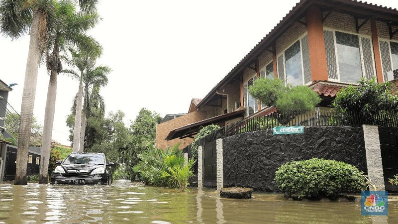 Akibat intensitas hujan yang tinggi, kawasan perumahan ini terendam banjir sejak kemarin.