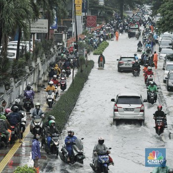 Jakarta Banjir Lagi! Begini Perjuangan Bikers Ibu Kota