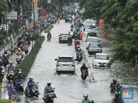 Jakarta Banjir Lagi! Begini Perjuangan Bikers Ibu Kota