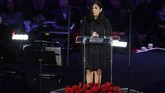 Vanessa Bryant berbicara dalam penghormatan terakhir untuk Kobe Bryant dan putrinya, Gianna. (AP Photo/Marcio Jose Sanchez)