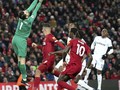 Blunder Kiper West Ham Bantu Liverpool Menang