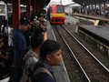 Anies Sebut Risiko Corona di KRL, Berikut Biaya Alternatifnya