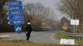 Sebanyak tujuh orang yang terinfeksi virus corona di Italia dilaporkan meninggal. (AP Photo/Antonio Calanni)