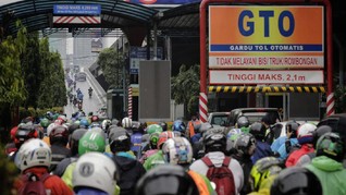 Jalan Jakarta Terendam Banjir, Motor Boleh Masuk Tol