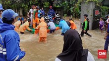 Banjir di Cipayung Jaktim, 5 KK Terima 2 Bungkus Mi Instan