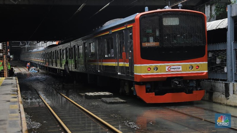 Stasiun Sudirman turut tergenang air lantaran banjir yang dipicu hujan deras sejak Senin (24/2/2020) malam.