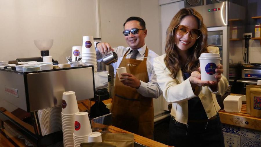 Kafe ini terletak di 555 Flinders Lane, Kota Melbourne, negara bagian Victoria dan merupakan yang pertama menjual kopi jabar.