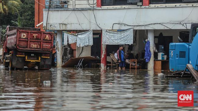Banjir di Cipayung Jaktim, 5 KK Terima 2 Bungkus Mi Instan
