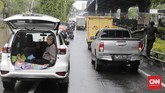 Pemprov DKI meminta seluruh kantor-kantor pemerintahan di bawah DKI bisa digunakan untuk posko pengungsian. CNN Indonesia/Adhi Wicaksono