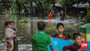 Empat Remaja Hanyut di Kali usai Banjir di Tangsel